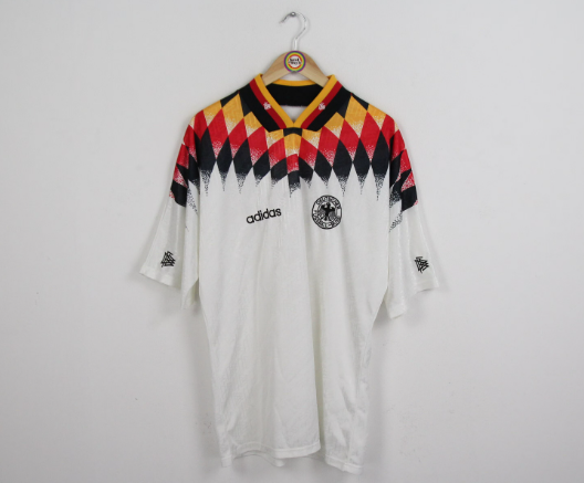 Die Evolution der Deutschland Fußballtrikots Von 1994 bis heute